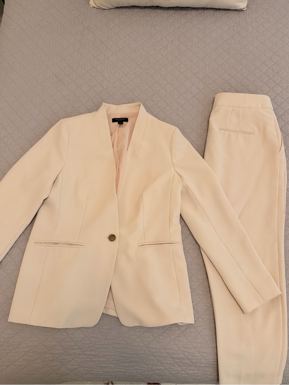 Ann Taylor Crepe Collarless Suit Jacket and Pants 10P - Picture 2 of 9